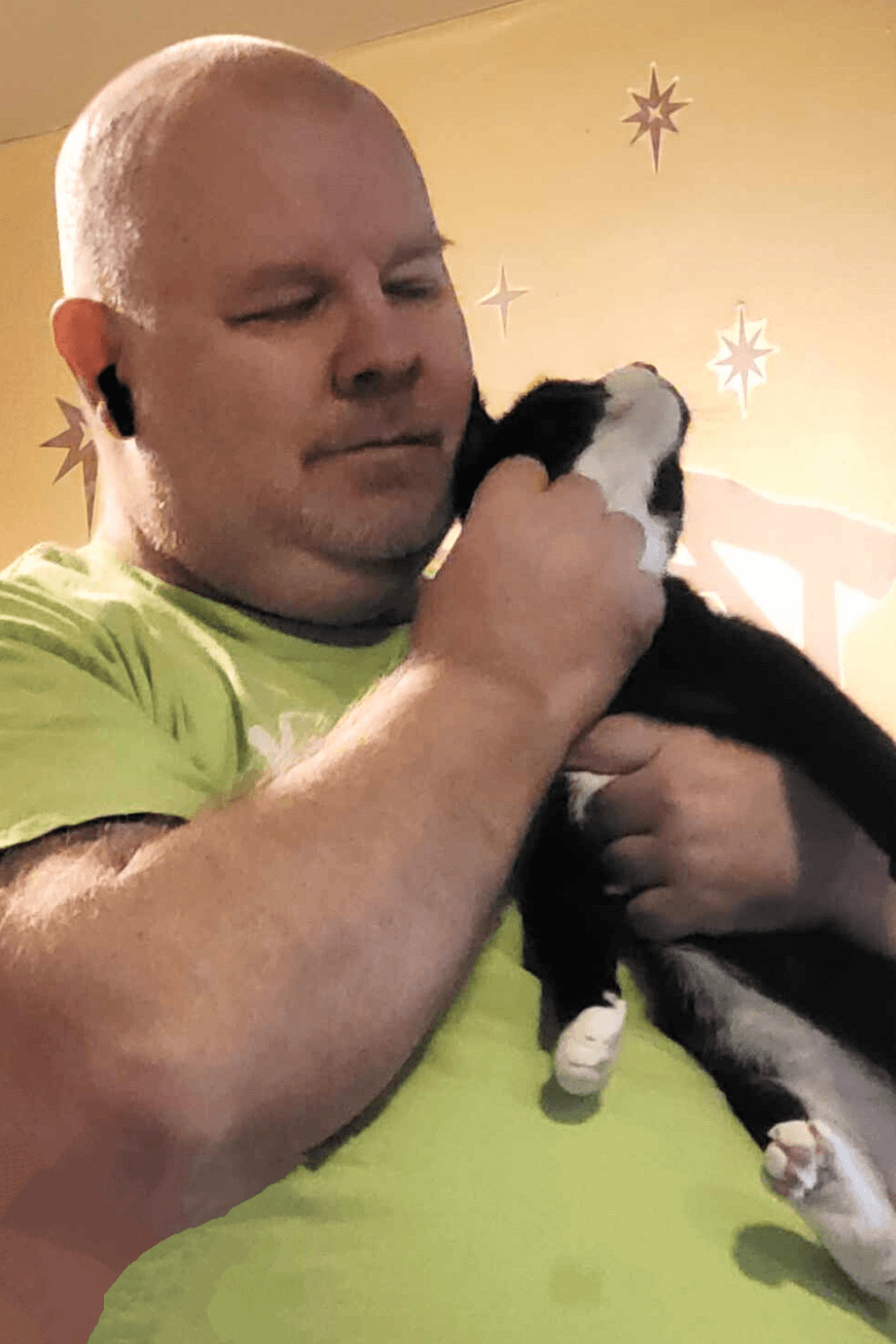 Navy corpsman with a heart for healing rescues older shelter cat