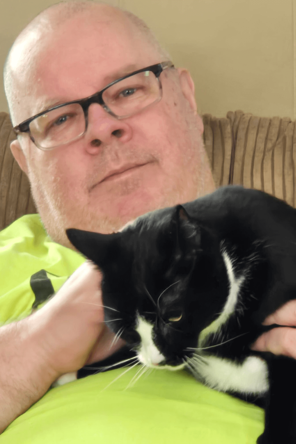 Navy corpsman with a heart for healing rescues older shelter cat